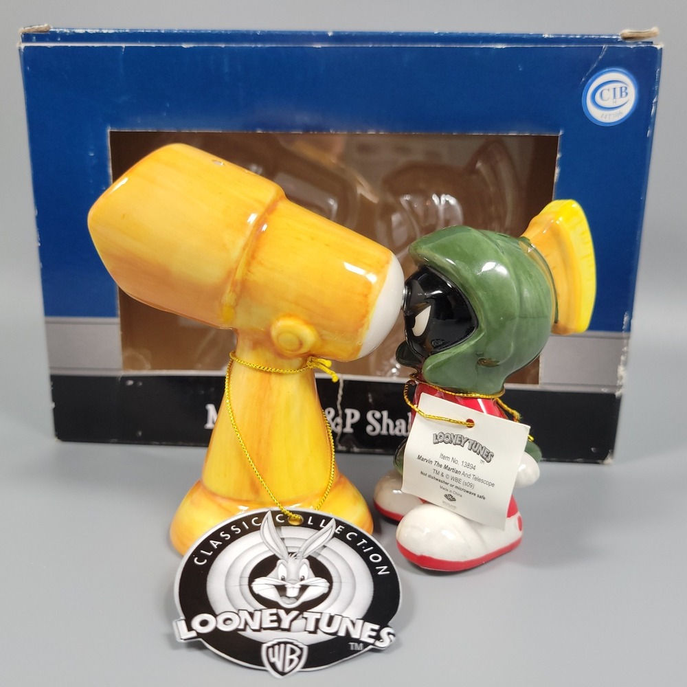 VTG Looney Tunes Marvin The Martian & Telescope Magnetic Salt Pepper Shakers